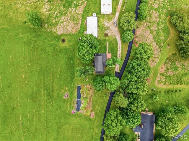 11 Skyview Way, Pacific, MO 63069