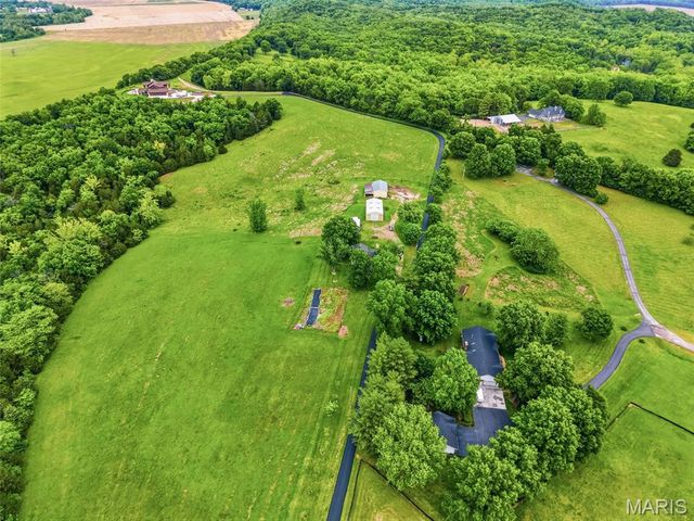11 Skyview Way, Pacific, MO 63069