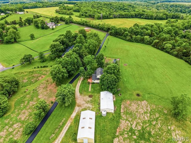 11 Skyview Way, Pacific, MO 63069