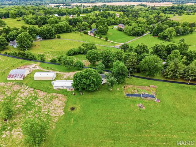 11 Skyview Way, Pacific, MO 63069
