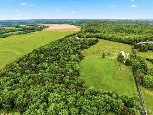 11 Skyview Way, Pacific, MO 63069