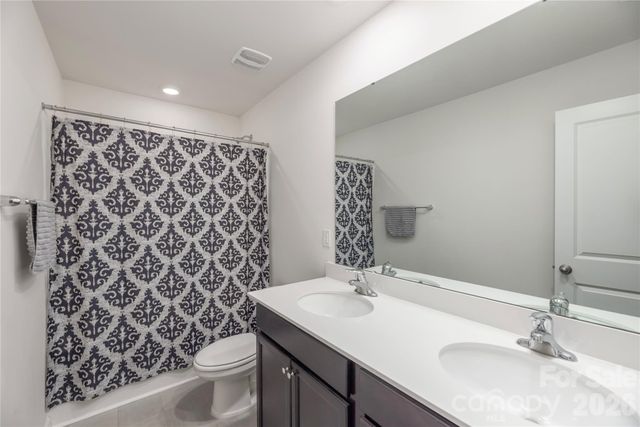 220 Roper Street, Candler, NC 28715