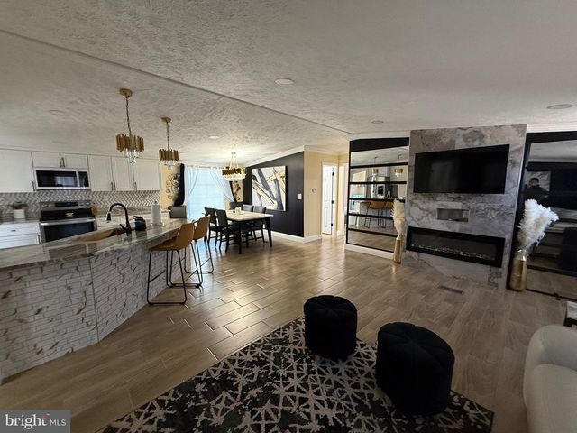 104 PRINCE CHARLES LN, Dumfries, VA 22026