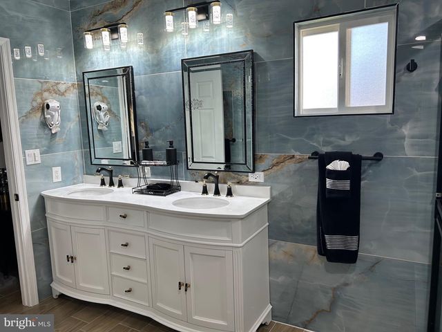 104 PRINCE CHARLES LN, Dumfries, VA 22026