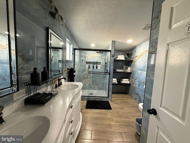 104 PRINCE CHARLES LN, Dumfries, VA 22026