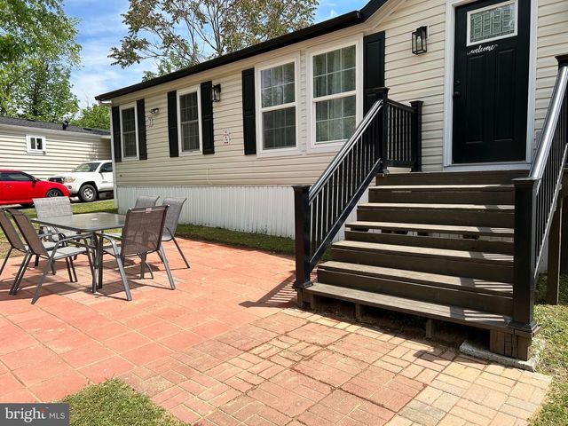 104 PRINCE CHARLES LN, Dumfries, VA 22026