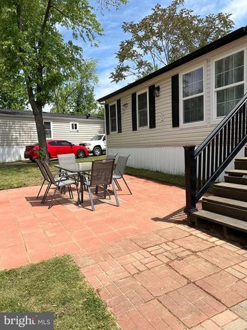 104 PRINCE CHARLES LN, Dumfries, VA 22026