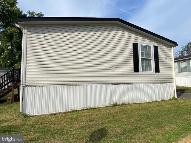 104 PRINCE CHARLES LN, Dumfries, VA 22026