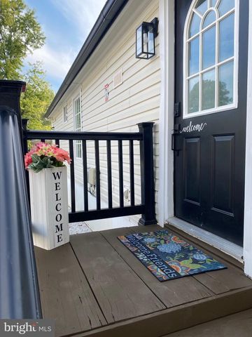 104 PRINCE CHARLES LN, Dumfries, VA 22026