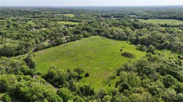 17200 Metcalf Place, Overland Park, KS 66085