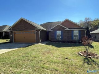 106 Summerset Lane, Huntsville, AL 35811