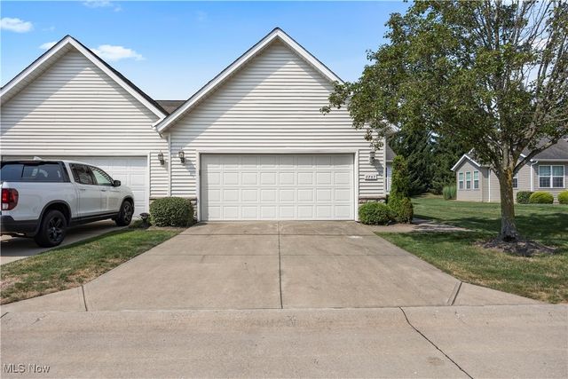 8757 Roberts Court 25C, Olmsted Falls, OH 44138