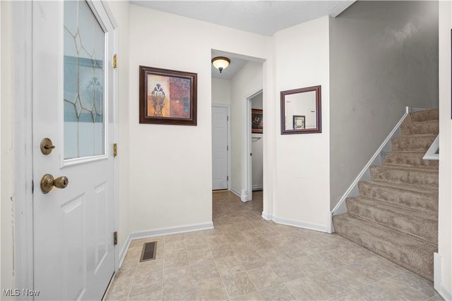 8757 Roberts Court 25C, Olmsted Falls, OH 44138