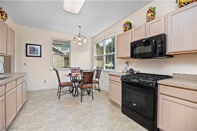 8757 Roberts Court 25C, Olmsted Falls, OH 44138