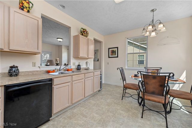 8757 Roberts Court 25C, Olmsted Falls, OH 44138