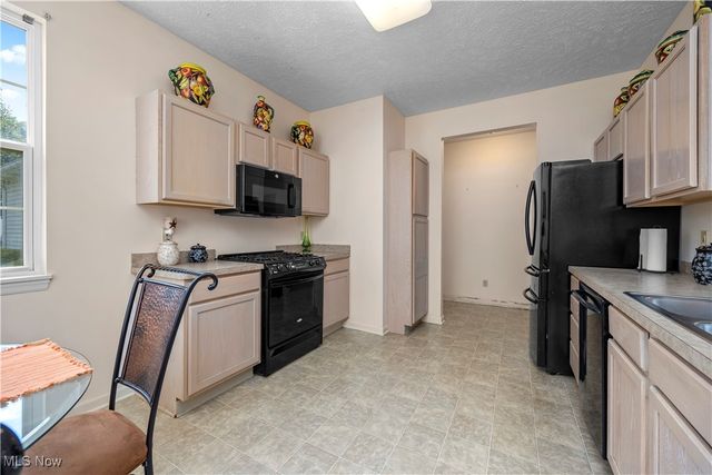 8757 Roberts Court 25C, Olmsted Falls, OH 44138