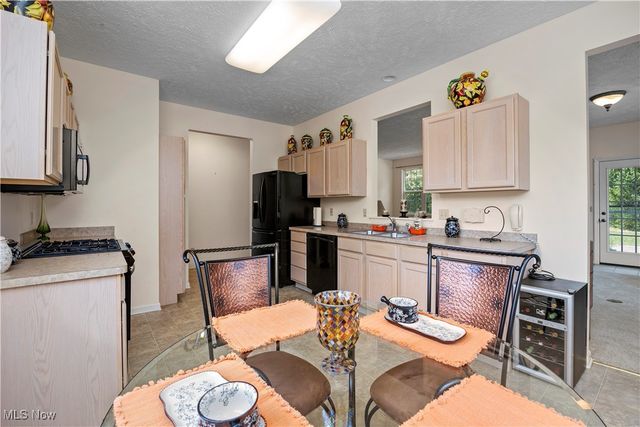 8757 Roberts Court 25C, Olmsted Falls, OH 44138