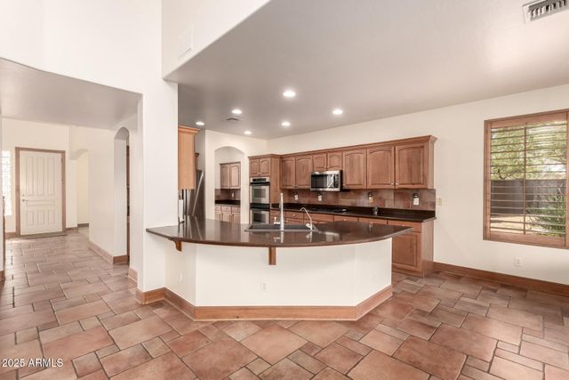 5902 W GAMBIT Trail, Phoenix, AZ 85083