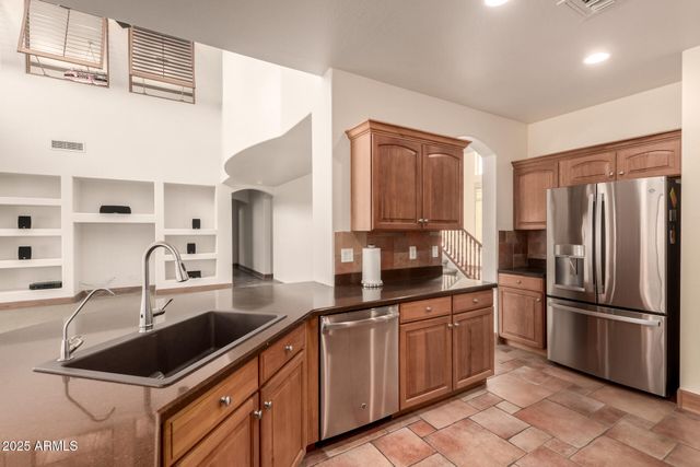 5902 W GAMBIT Trail, Phoenix, AZ 85083