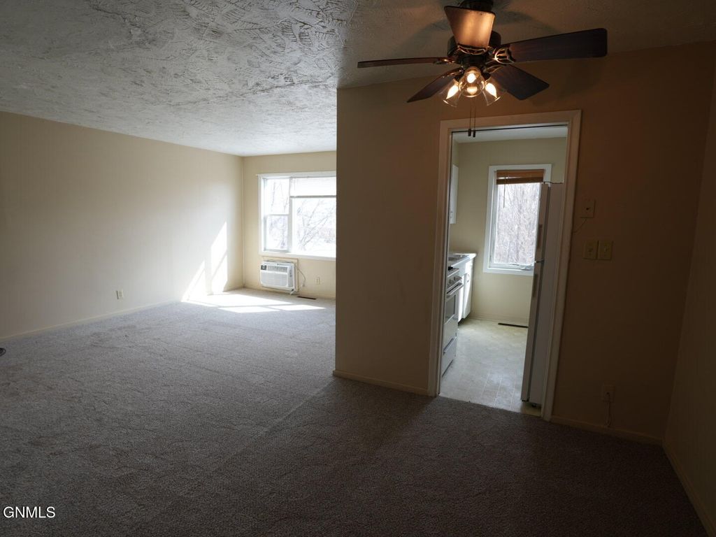 303 Highland Drive W, Williston, ND 58801 photo 12