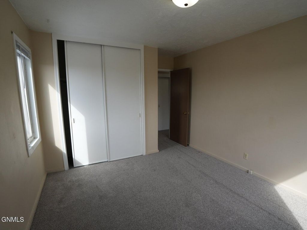 303 Highland Drive W, Williston, ND 58801 photo 17