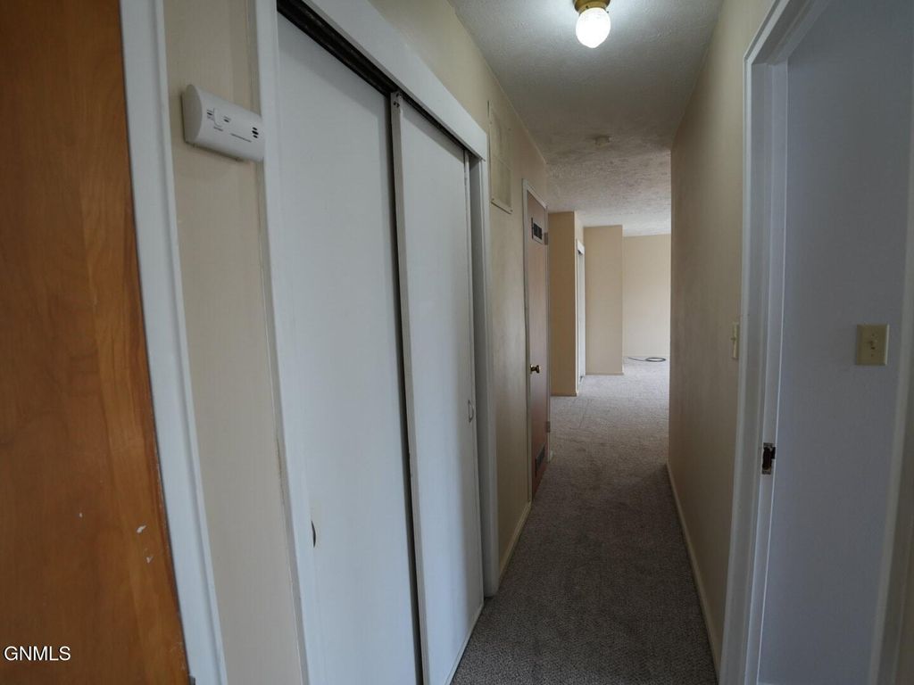 303 Highland Drive W, Williston, ND 58801 photo 20