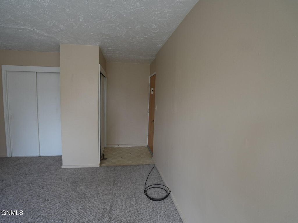 303 Highland Drive W, Williston, ND 58801 photo 22