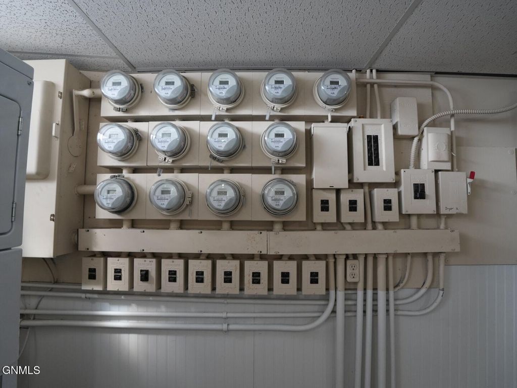 303 Highland Drive W, Williston, ND 58801 photo 27