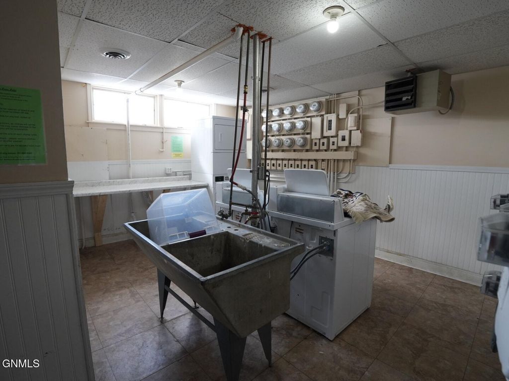 303 Highland Drive W, Williston, ND 58801 photo 29