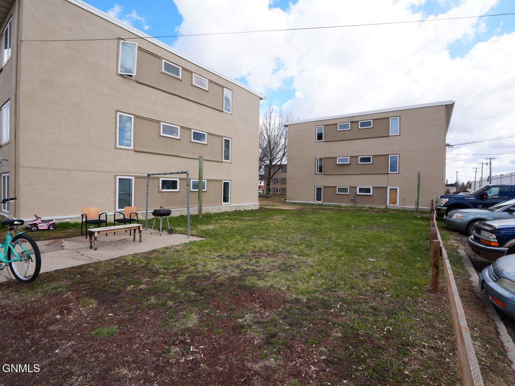 303 Highland Drive W, Williston, ND 58801 photo 31