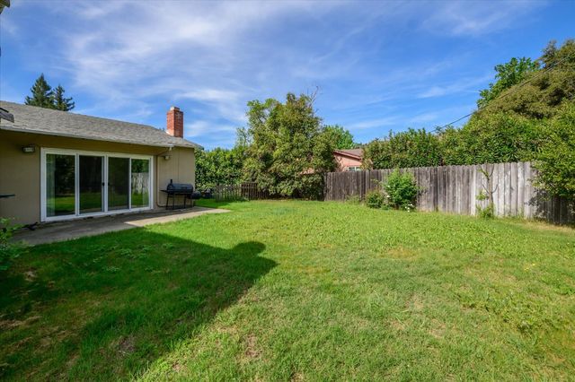 329 Garden Ct, Roseville, CA 95678