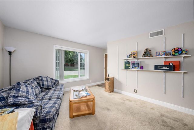 329 Garden Ct, Roseville, CA 95678