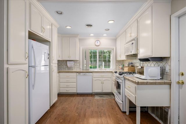 329 Garden Ct, Roseville, CA 95678