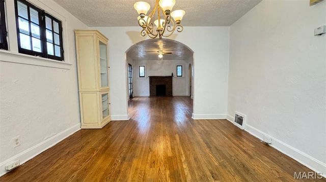 8033 Washington Street, St Louis, MO 63114