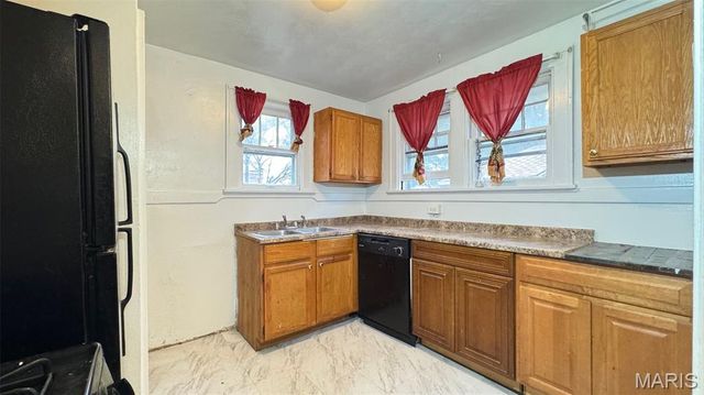 8033 Washington Street, St Louis, MO 63114