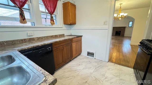 8033 Washington Street, St Louis, MO 63114