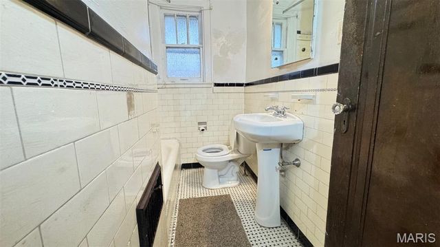 8033 Washington Street, St Louis, MO 63114