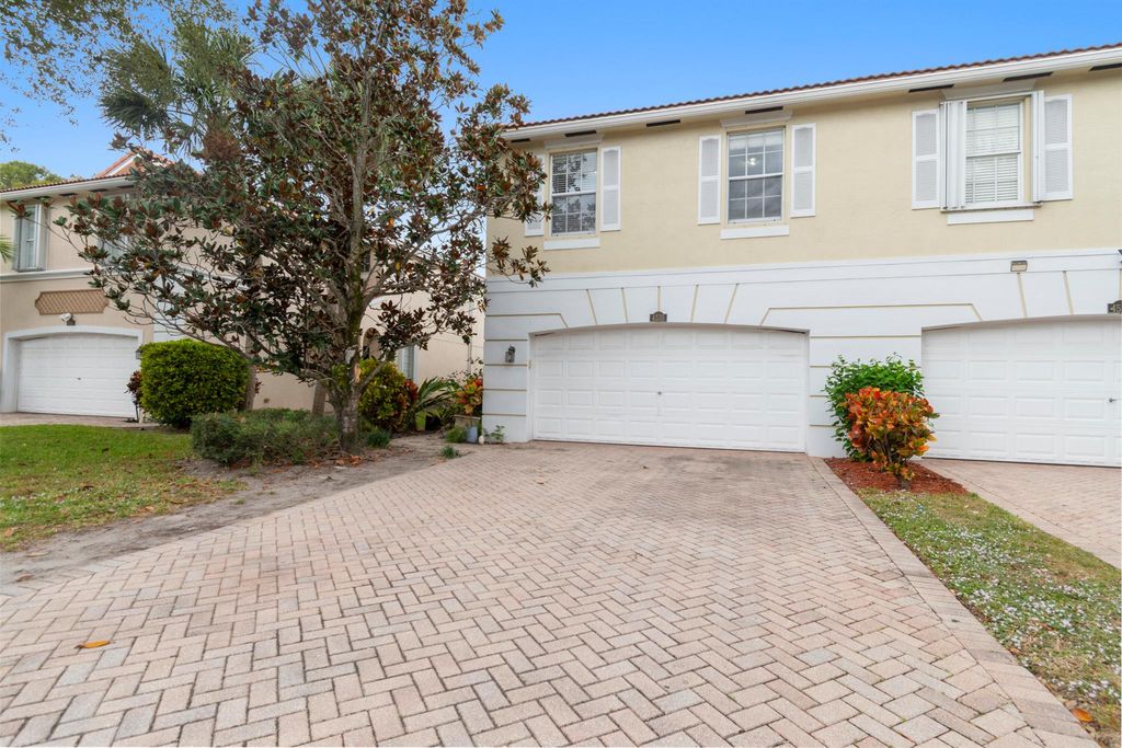 4535 Thornwood Circle, Palm Beach Gardens, FL 33418