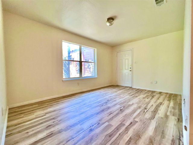 5004 Chapman Street, Fort Worth, TX 76105