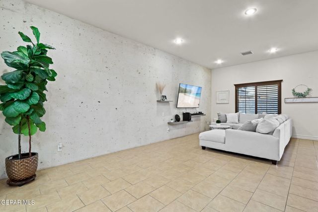 3136 BLUE DIRT Circle, El Paso, TX 79938