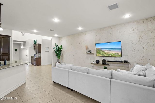 3136 BLUE DIRT Circle, El Paso, TX 79938