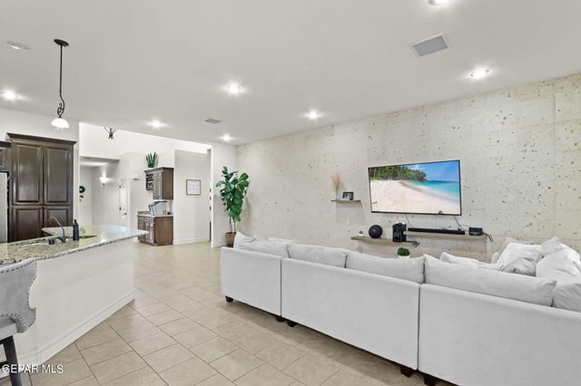 3136 BLUE DIRT Circle, El Paso, TX 79938