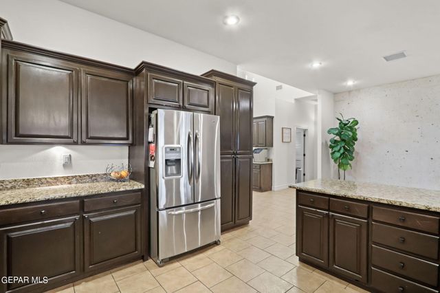 3136 BLUE DIRT Circle, El Paso, TX 79938