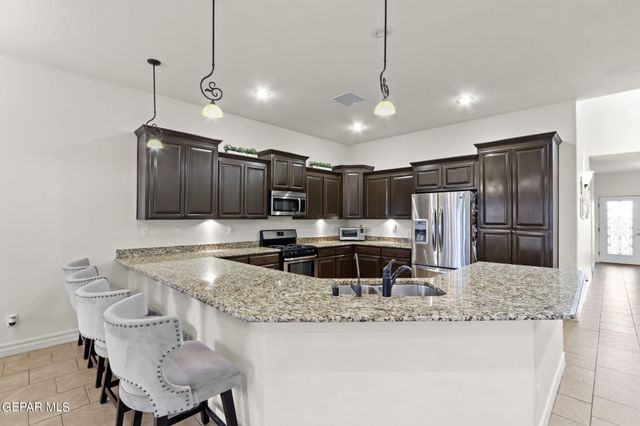 3136 BLUE DIRT Circle, El Paso, TX 79938