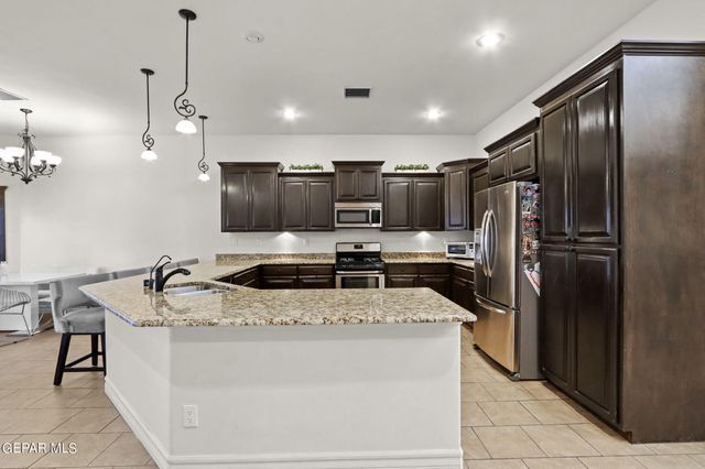 3136 BLUE DIRT Circle, El Paso, TX 79938