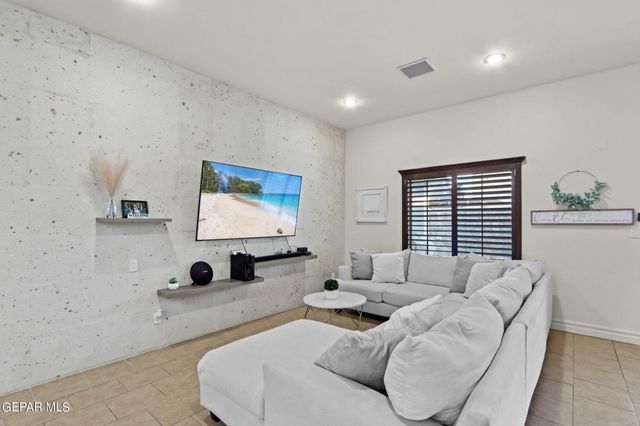 3136 BLUE DIRT Circle, El Paso, TX 79938