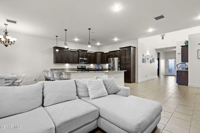 3136 BLUE DIRT Circle, El Paso, TX 79938