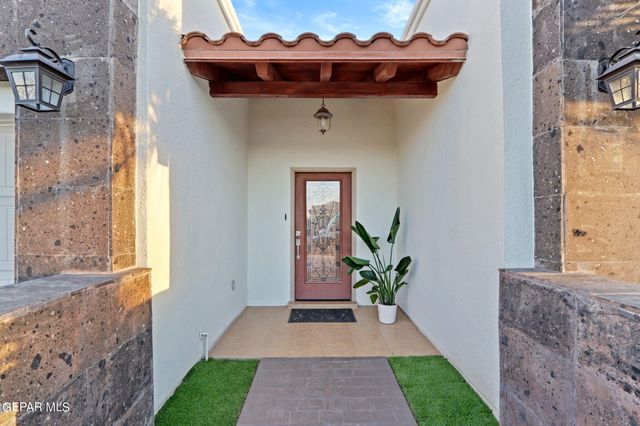 3136 BLUE DIRT Circle, El Paso, TX 79938