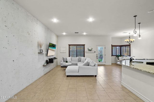 3136 BLUE DIRT Circle, El Paso, TX 79938