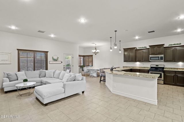 3136 BLUE DIRT Circle, El Paso, TX 79938